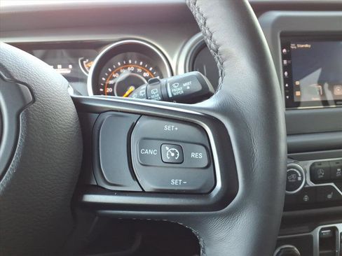 Used 2018 Jeep Wrangler Unlimited Sport S image 16