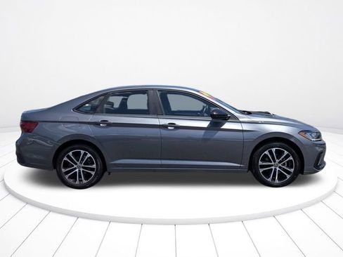 Used 2025 Volkswagen Jetta Sport FWD image 2