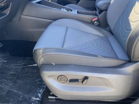 New 2026 Volkswagen Tiguan SE image 16