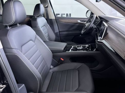 New 2025 Volkswagen Atlas SEL image 25