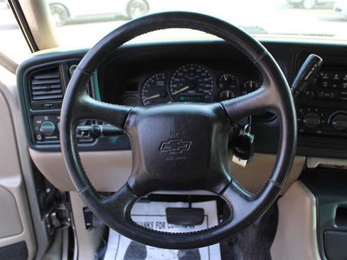 Used 2002 Chevrolet Avalanche 4x4 w/ Off-Road Suspension Pkg image 16