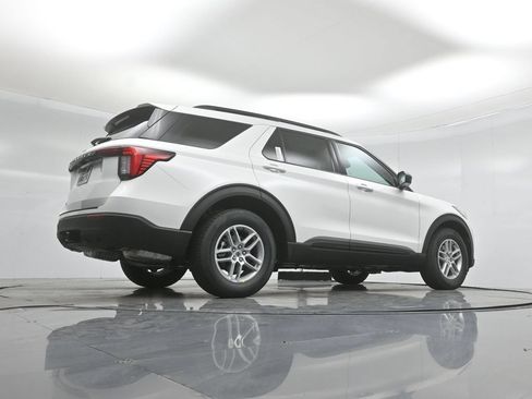 New 2026 Ford Explorer Active RWD image 45