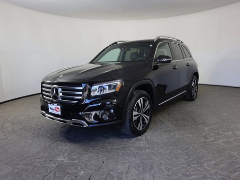 Used 2025 Mercedes-Benz GLB 250 4MATIC image 4