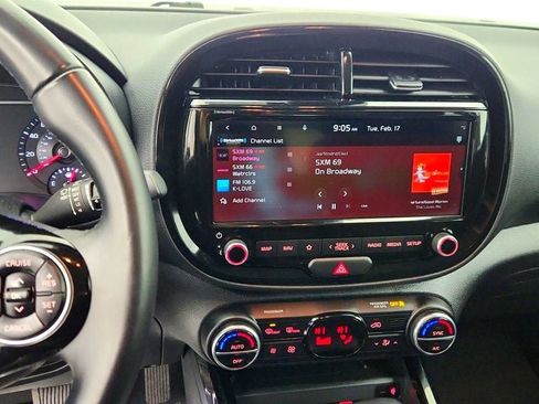 Used 2020 Kia Soul EX image 17