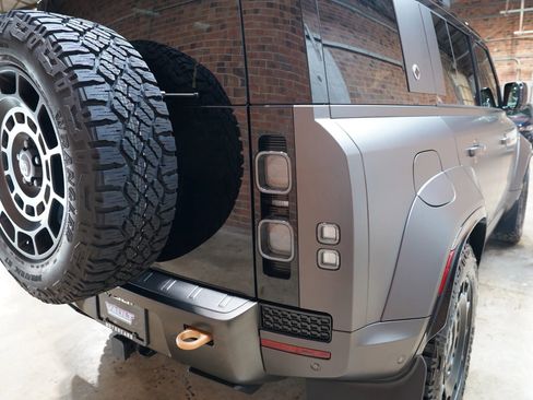 Used 2025 Land Rover Defender 110 image 23