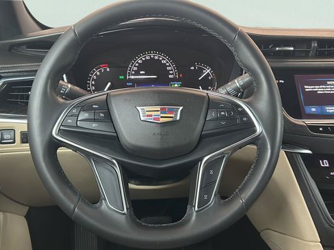 Used 2018 Cadillac XT5 FWD image 10