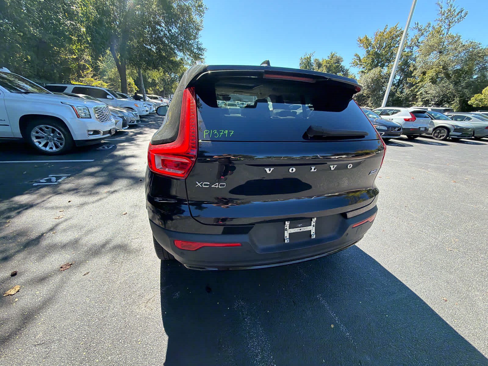 Used 2024 Volvo XC40 B5 Ultimate w/ Protection Package Premier AWD/4WD image 14