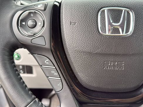 Used 2016 Honda Pilot Touring image 16