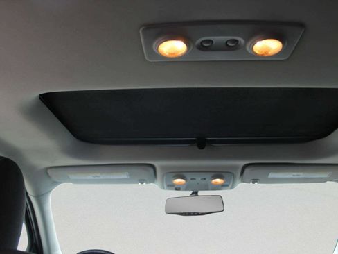 Used 2011 GMC Acadia SLE image 9