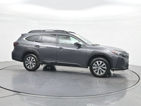 Used 2025 Subaru Outback Premium AWD/4WD image 4
