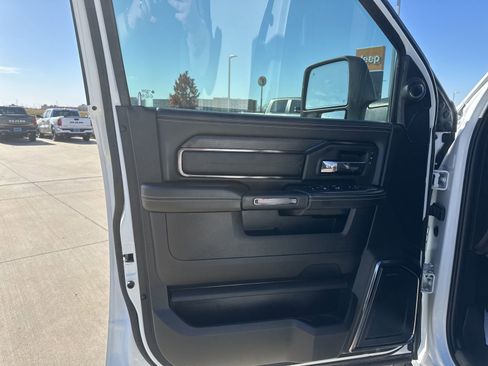 Used 2024 RAM 2500 Limited image 10