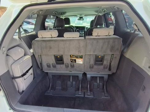Used 2018 Toyota Sienna LE FWD image 11
