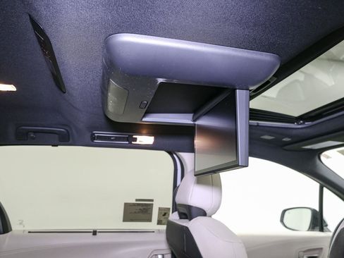 New 2026 Toyota Sienna Platinum image 18