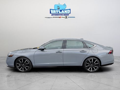 Used 2024 Honda Accord Touring image 2