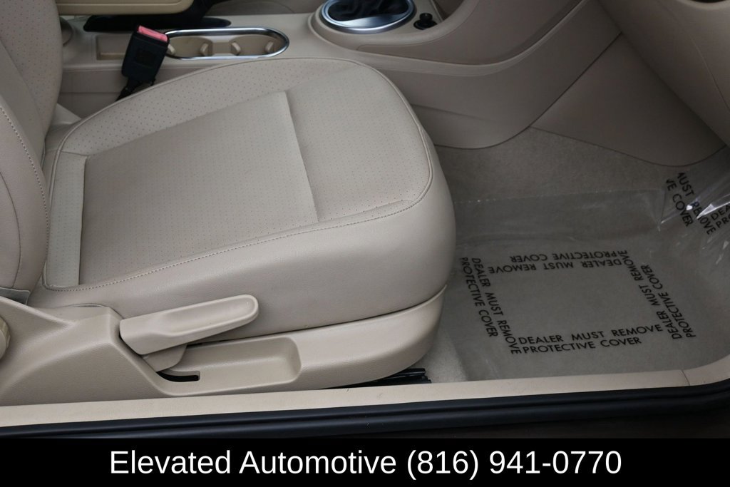 Used 2015 Volkswagen Beetle TDI FWD image 7