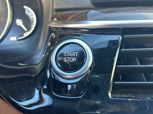 Used 2019 BMW 530e image 27