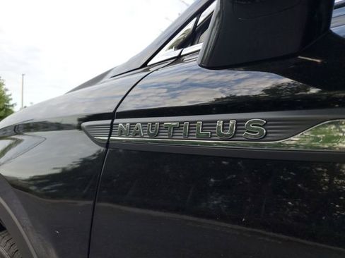 Used 2023 Lincoln Nautilus Reserve AWD/4WD image 7