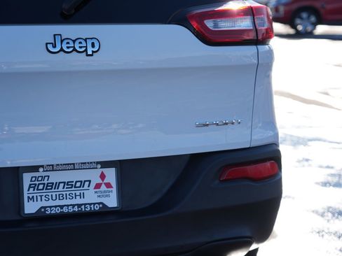 Used 2016 Jeep Cherokee Sport image 10