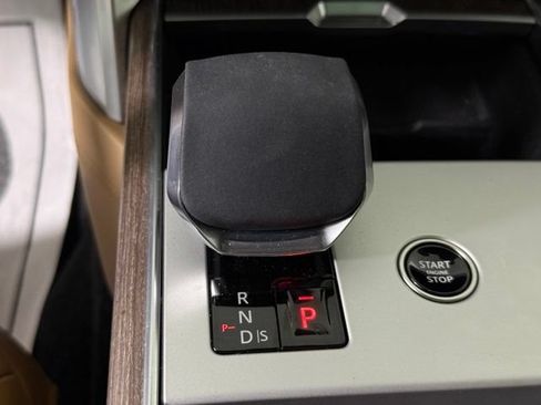 Used 2025 Land Rover Range Rover SE AWD/4WD image 40
