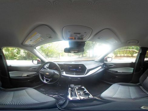 Used 2025 Chevrolet Trax LT w/ LT Convenience Package FWD image 38