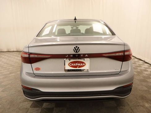 Used 2025 Volkswagen Jetta SE FWD image 5