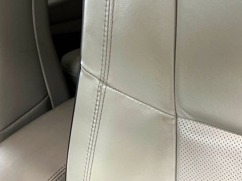 Used 2018 Jeep Grand Cherokee Overland AWD/4WD image 19