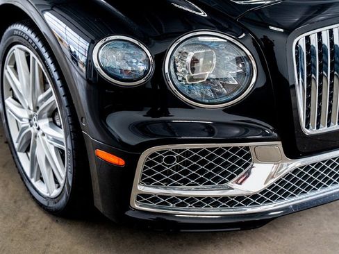 Used 2021 Bentley Flying Spur W12 image 17