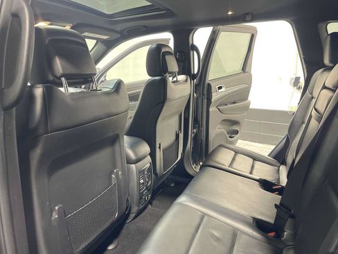 Used 2019 Jeep Grand Cherokee Limited AWD/4WD image 12