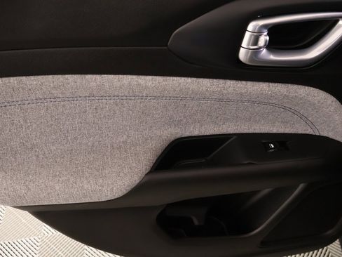 Used 2025 Jeep Compass Sport image 15