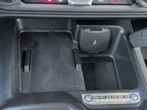 New 2025 Ford Bronco Badlands image 34