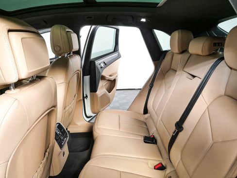 Certified 2026 Porsche Macan Turbo AWD/4WD image 21
