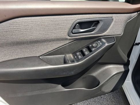 Used 2023 Nissan Rogue S image 13