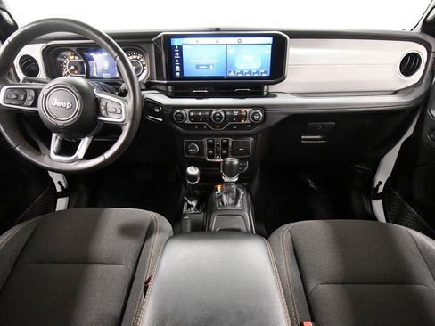 Used 2024 Jeep Wrangler Unlimited Sahara AWD/4WD image 3