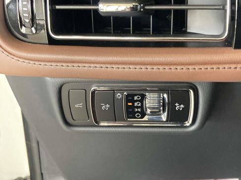 Certified 2025 Lincoln Aviator Reserve w/ Equipment Group 201A image 29