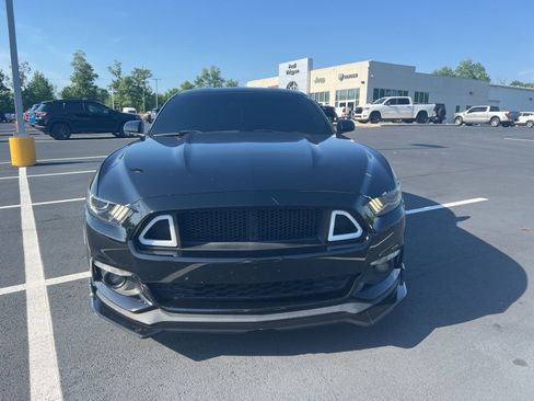 Used 2016 Ford Mustang Coupe image 3