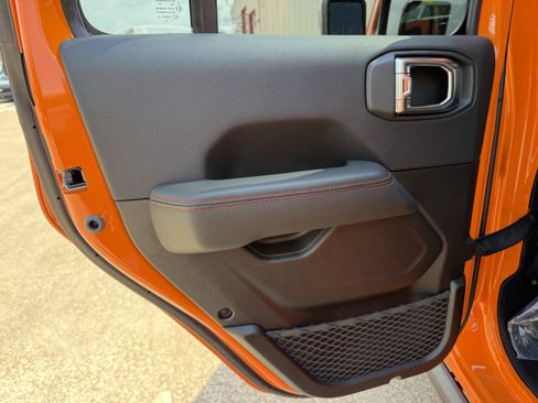 New 2025 Jeep Gladiator Rubicon w/ Convenience Group image 16