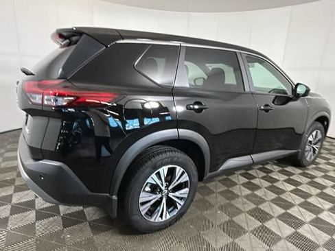 Used 2023 Nissan Rogue SV AWD/4WD image 2