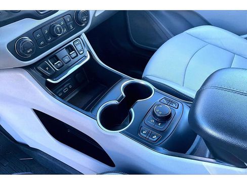 Used 2021 GMC Terrain SLT w/ LPO, Floor Liner Package image 15