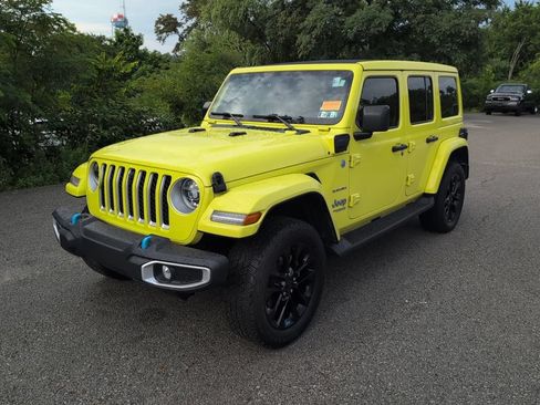 Used 2022 Jeep Wrangler Unlimited Sahara w/ Cold Weather Group AWD/4WD image 3