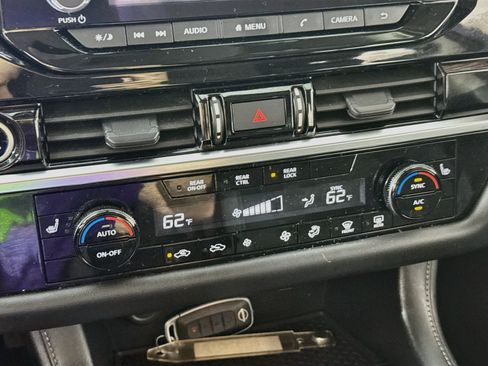 Used 2023 Nissan Pathfinder SV AWD/4WD image 18