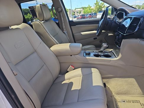 Used 2020 Jeep Grand Cherokee Overland AWD/4WD image 10