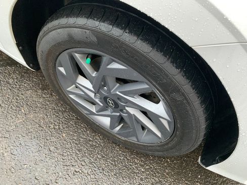 Used 2024 Hyundai Elantra Blue image 9