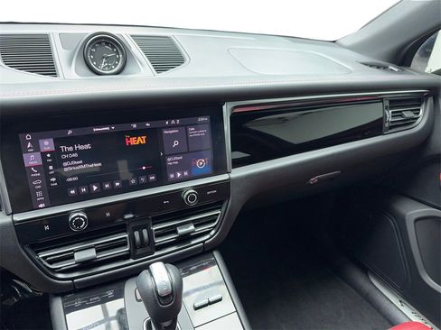 Used 2022 Porsche Macan S image 23