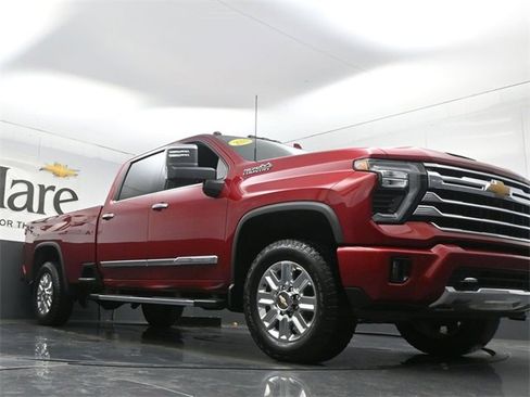 Used 2024 Chevrolet Silverado 2500 High Country w/ High Country Premium Package image 3