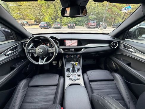 Used 2022 Alfa Romeo Stelvio Veloce AWD/4WD image 2
