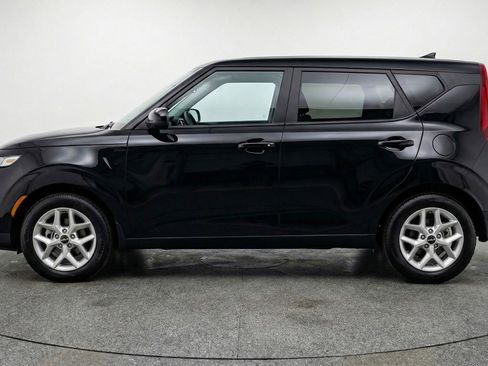 Used 2025 Kia Soul LX w/ LX Technology Package FWD image 5