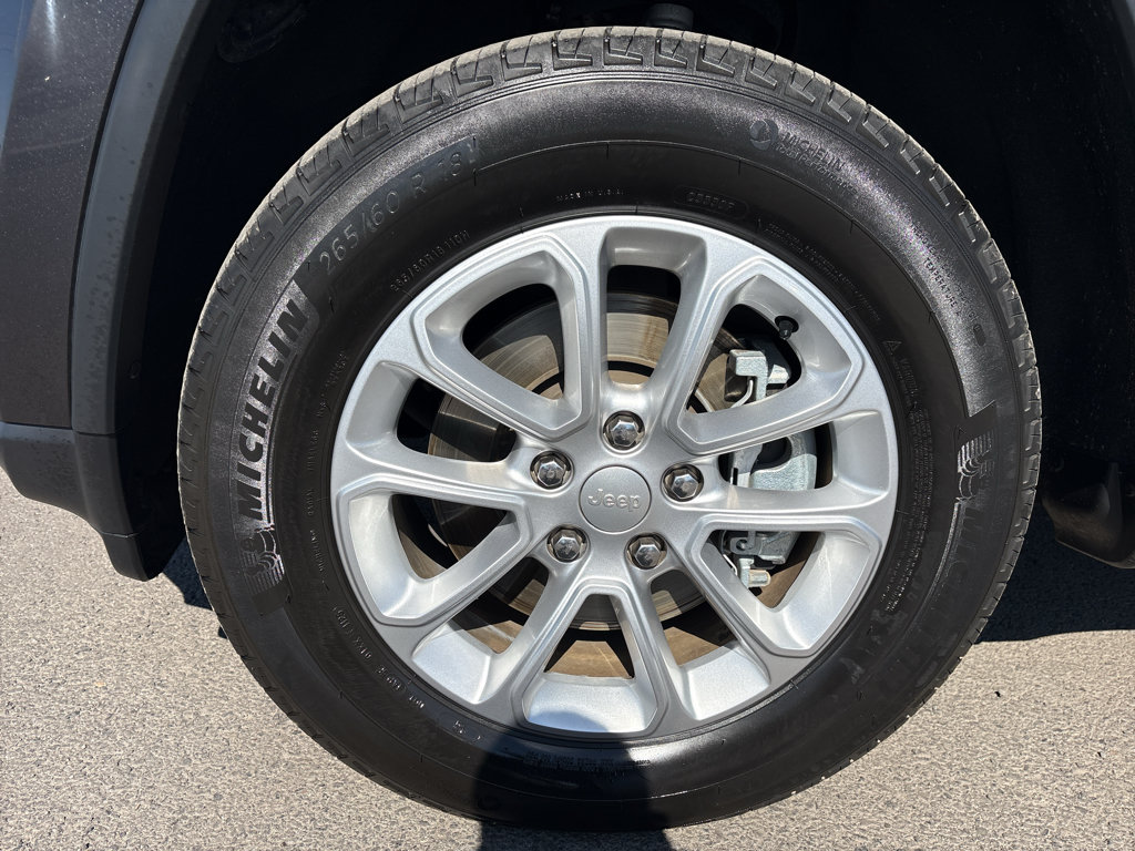 Used 2021 Jeep Grand Cherokee Laredo AWD/4WD image 9