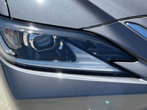 Used 2023 Lexus ES 300h w/ Premium Package FWD image 13