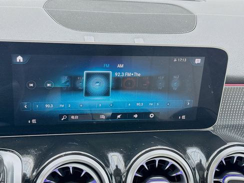 Used 2021 Mercedes-Benz GLB 250 image 11