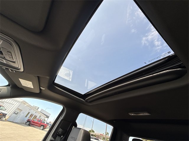 Used 2025 GMC Sierra 1500 AT4 w/ AT4 Premium Package AWD/4WD image 19